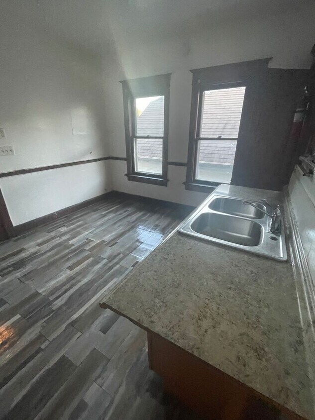 Foto del edificio - 2210-2212 W Keefe Ave. (Duplex)
