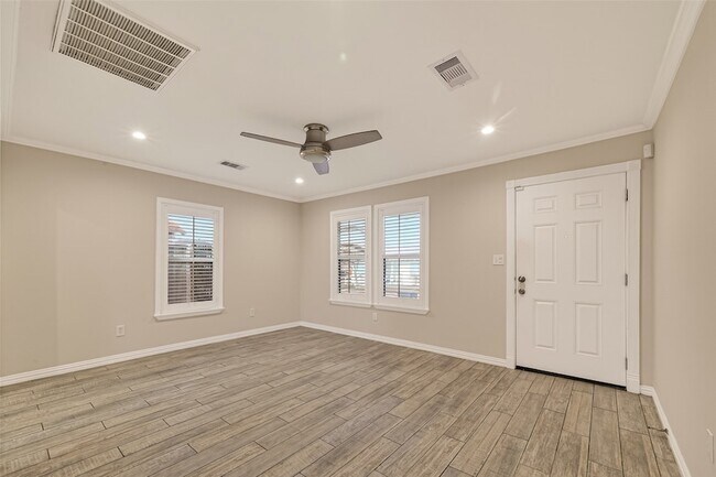 Building Photo - 5721 Sylvia Dr