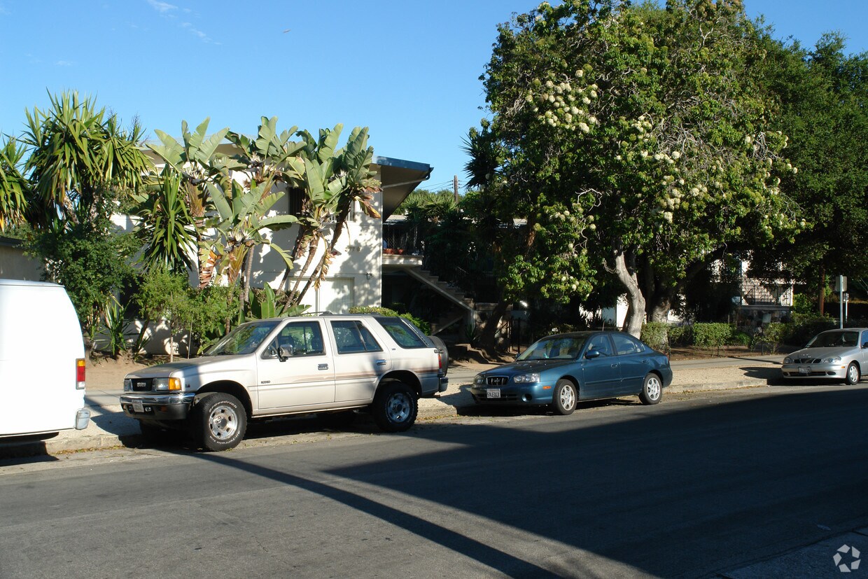 Building Photo - 277 W Alamar Ave