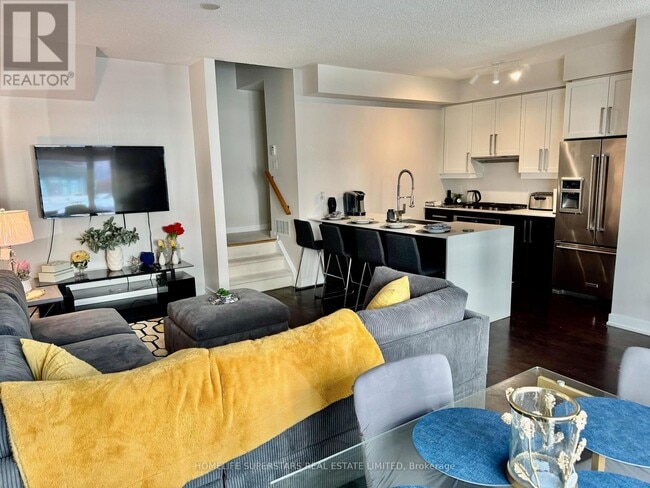 Building Photo - 4070 Parkside Village Dr