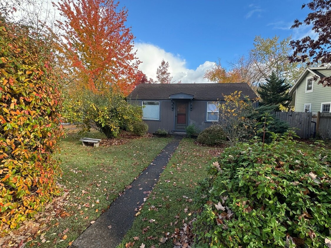 Primary Photo - 2 Bedroom House in SE Eugene