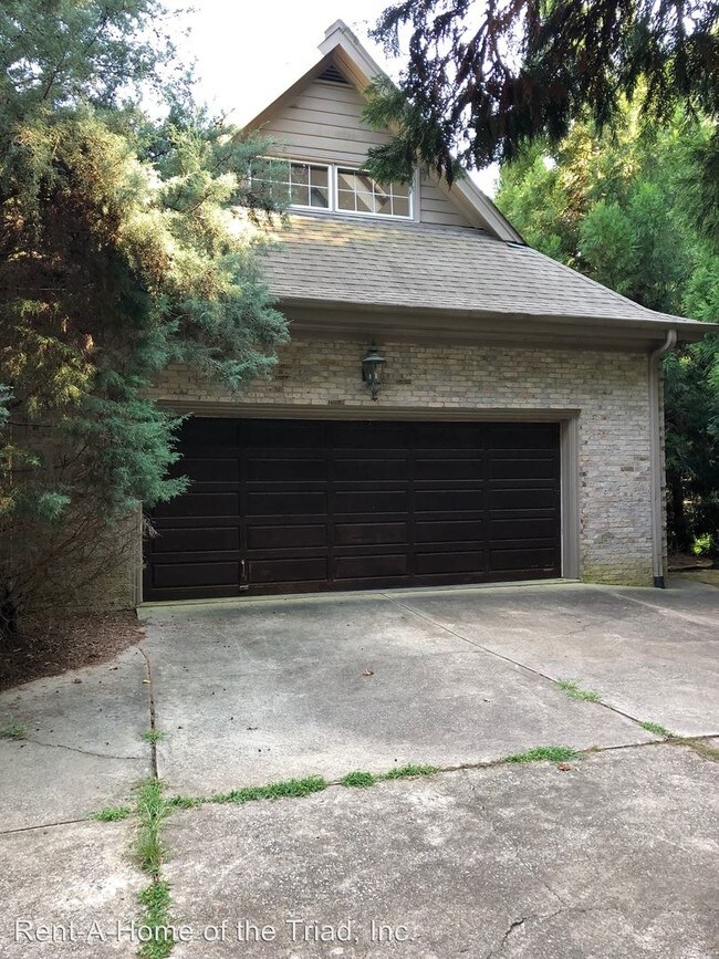 Building Photo - 5403 Century Oaks Dr