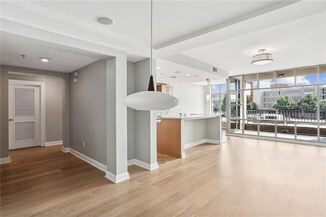 Foto del edificio - 250 Park Ave W NW