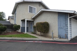 Building Photo - 1738 Lynne Dr