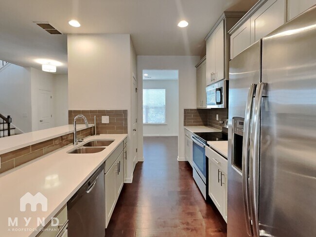 Foto del edificio - 842 Regal Ln