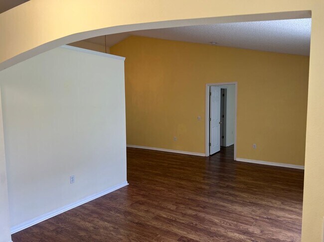 Building Photo - 260 Mirage Ave SE