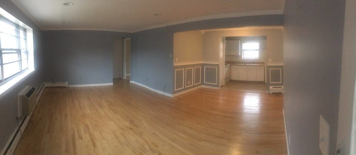 Primary Photo - 5 Colonial Dr