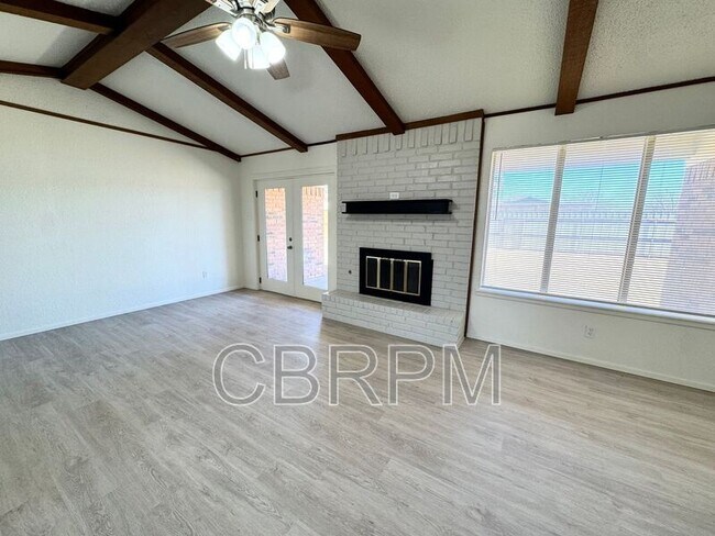 Foto del edificio - 7825 Vernon Ave