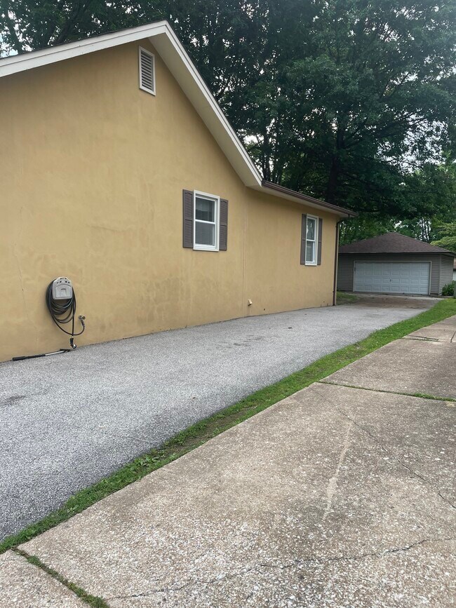 Foto del edificio - 4814 Wilshusen Ave