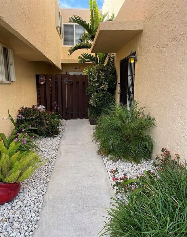 Foto del edificio - 8837 NE 4th Avenue Rd