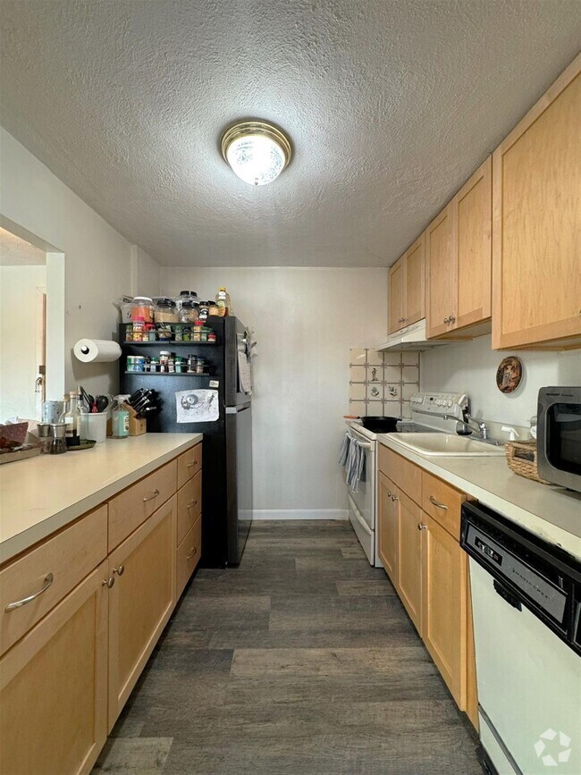 Kelwyn Manor Apartments for Rent with a Balcony Arlington, MA 1