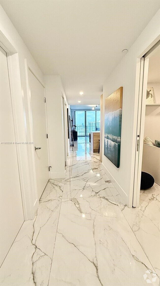 Building Photo - 16385 Biscayne Blvd