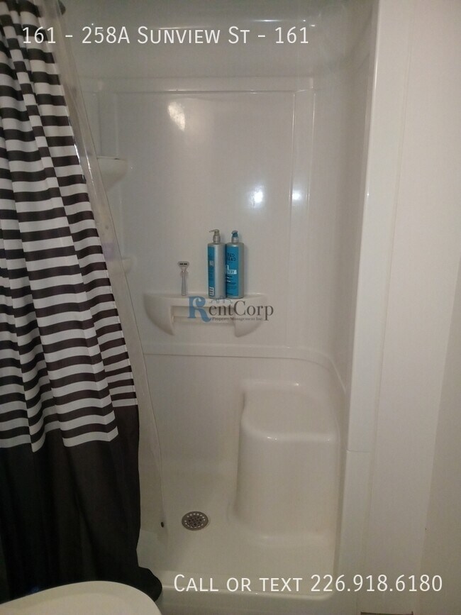 Building Photo - 258A-258A Sunview St