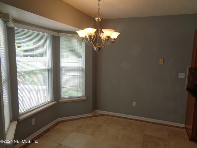 Foto del edificio - 3088 Five Oaks Ln