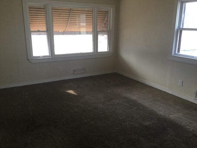 Foto del edificio - 5848-50 N 64th St