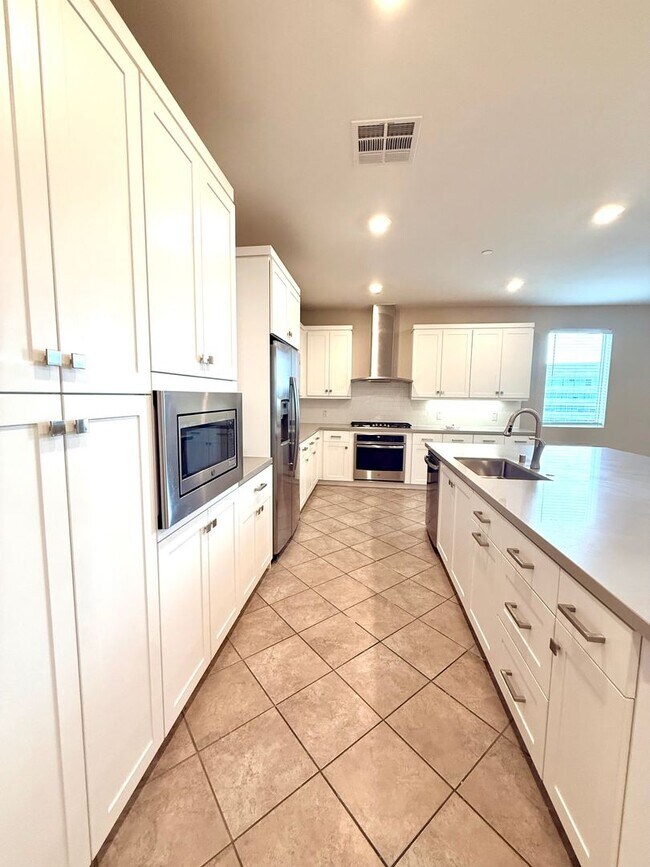 Foto del edificio - Newer 2 bedroom 2 bath luxury SMART HOME c...