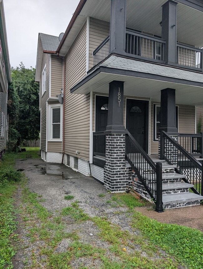 Foto del edificio - 1851 W 52nd St