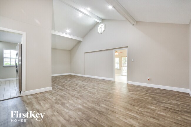 Building Photo - 1520 Tivoli Dr