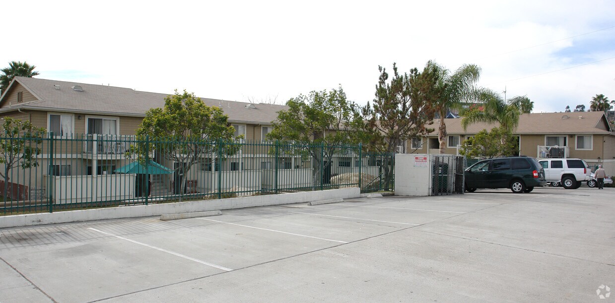 Building Photo - El Cajon Gardens