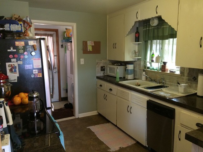 KITCHEN - 4910 Fenton St