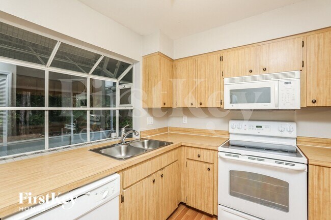 Foto del edificio - 2144 Churchill Downs Cir