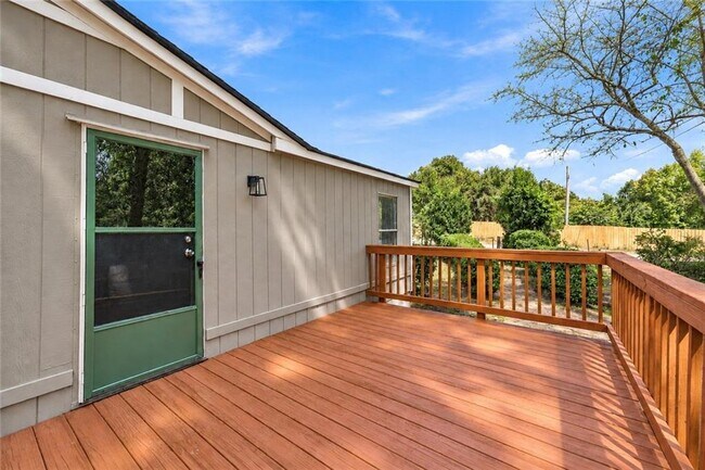 Foto del edificio - 8155 Knight Ln