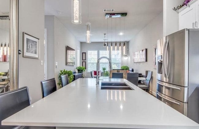 Foto del edificio - 5015 Meridian Ln