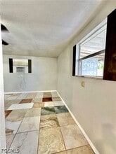 Building Photo - 907 Laredo Ave