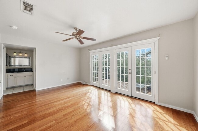 Building Photo - 606 W Lynn St