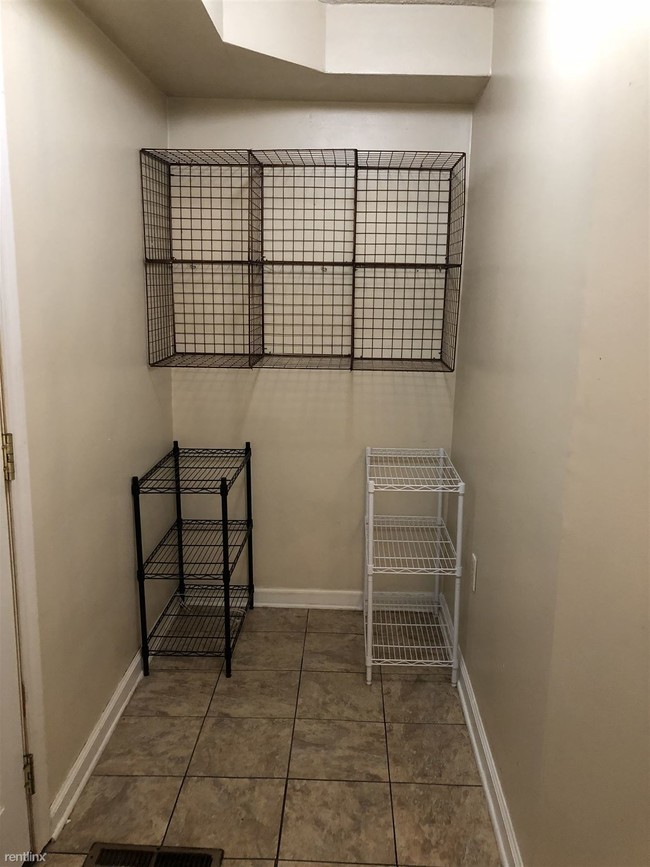 Foto del edificio - 5 br, 2 bath House - 1143 W Lovell St