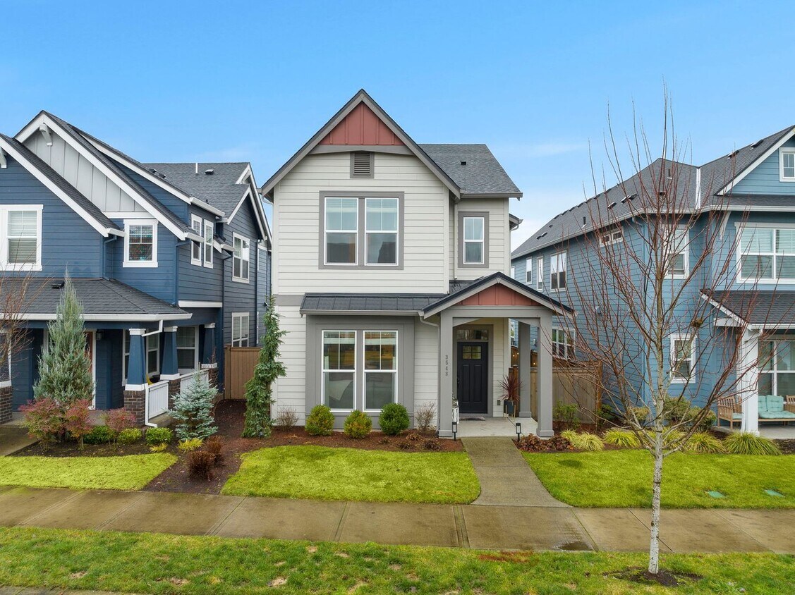 Foto principal - Modern Comfort Meets Timeless Style in the...