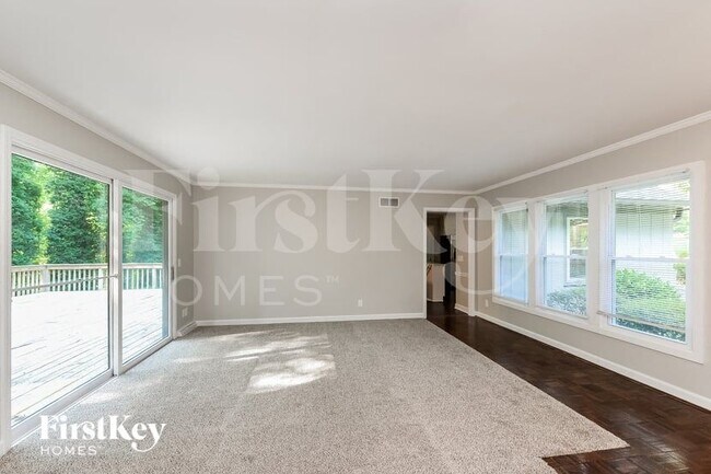 Building Photo - 4609 Oakcliffe Rd