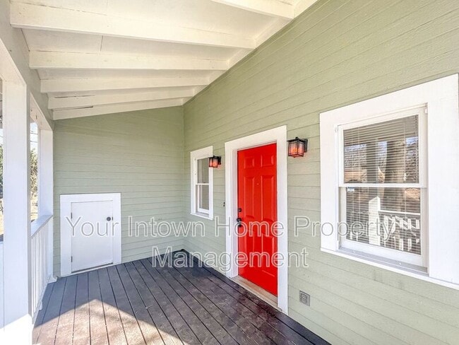 Building Photo - 652 Berne St SE