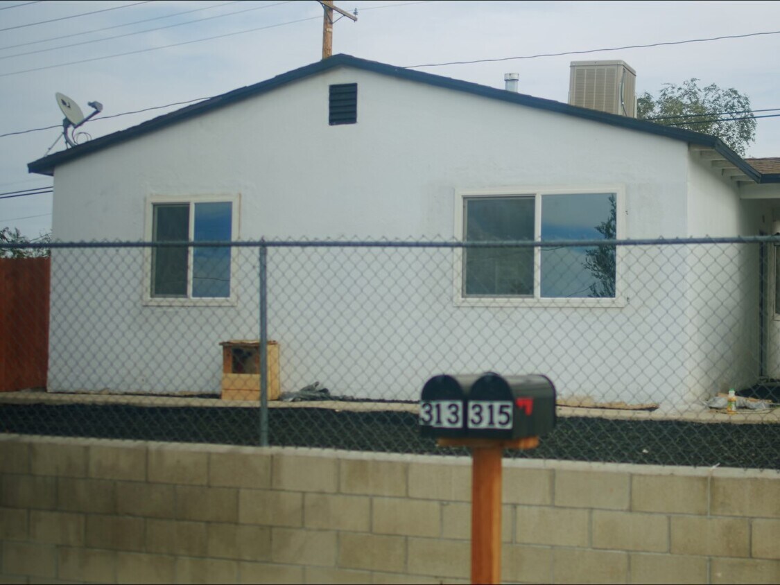 Primary Photo - 313 Maxine Ave