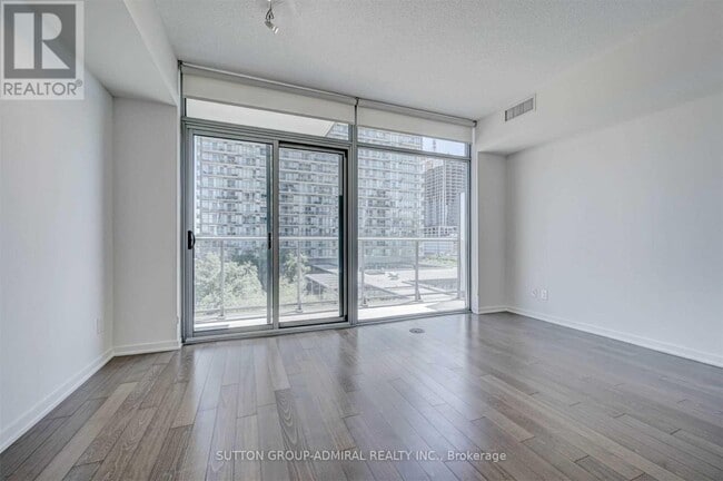 Building Photo - 105 The Queensway