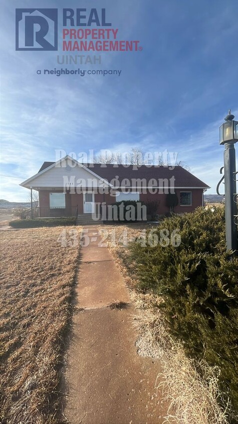 Primary Photo - Cute 6 Bedroom 3.5 Bath House