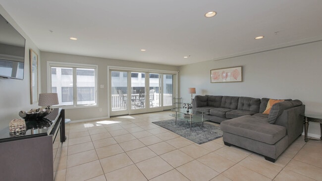 Building Photo - 137 S Berkley Sq