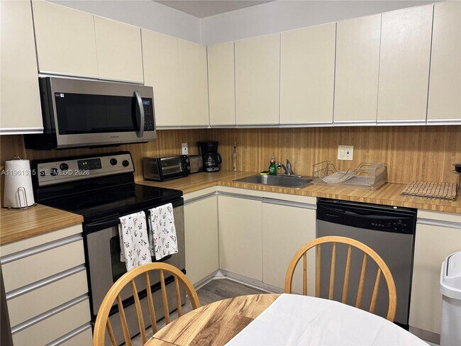 Foto del edificio - 2500 Parkview Dr