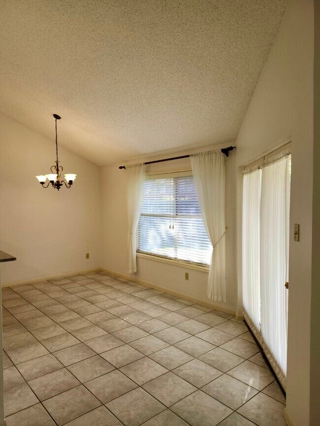 Foto del edificio - 2118 Hickory Lawn Dr
