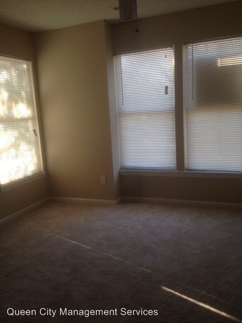 Building Photo - 9629 Vinca Cir