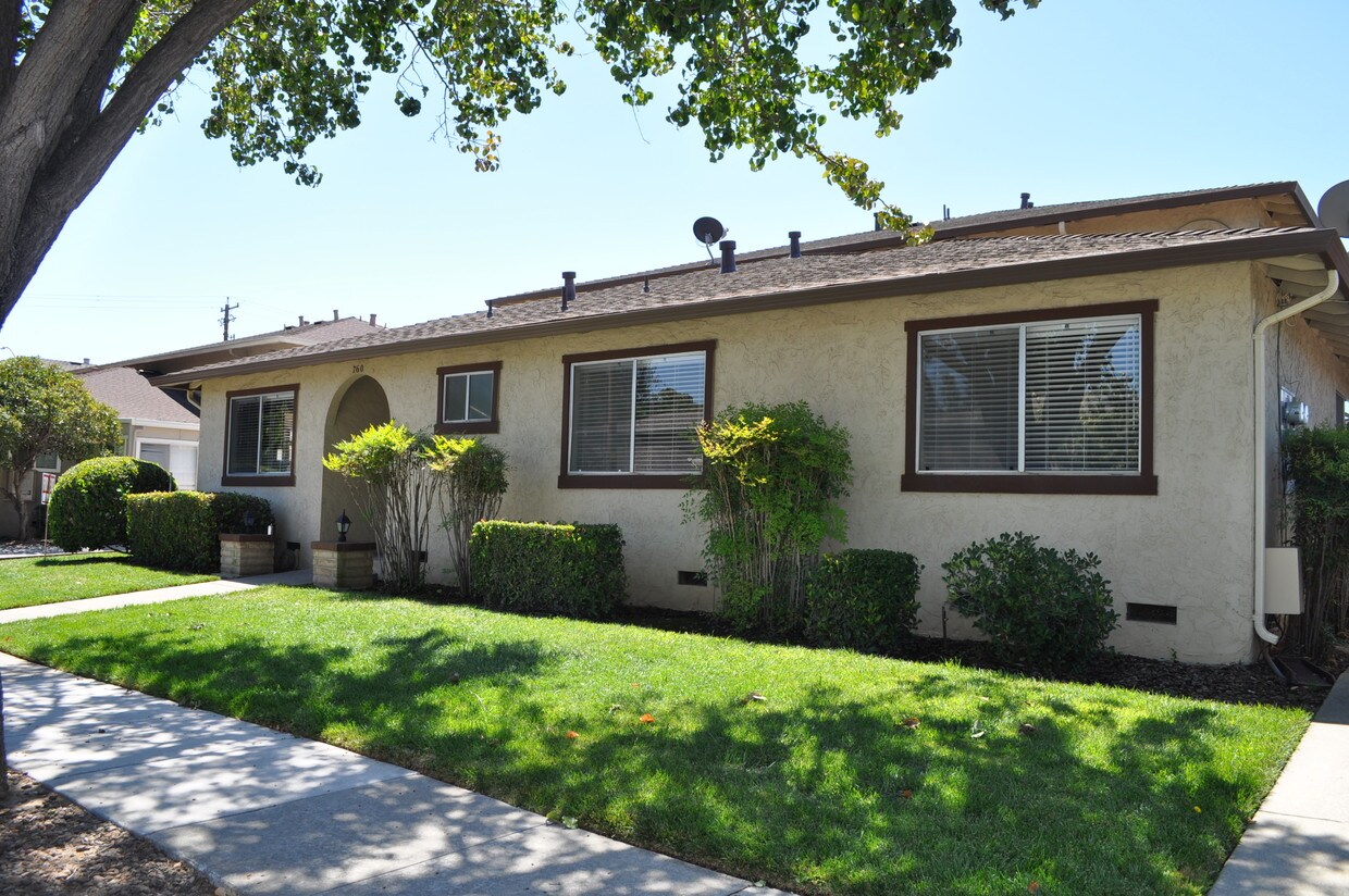 Primary Photo - 760 W Valley Dr