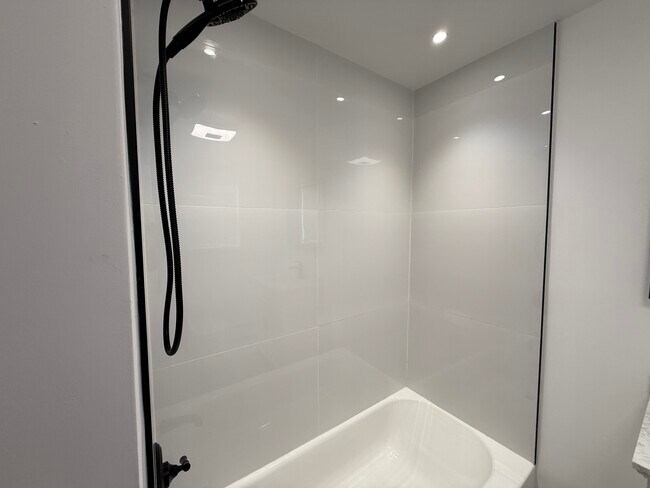 Building Photo - 98 Franklin Ave