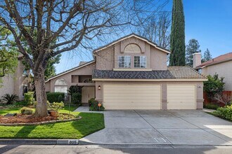 Building Photo - 805 E Buckhill Rd