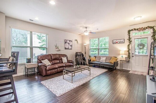 Foto del edificio - 840 Riverdance Dr