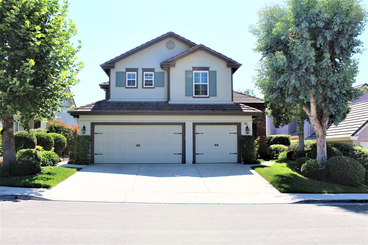 Foto principal - 2452 Gillingham Cir