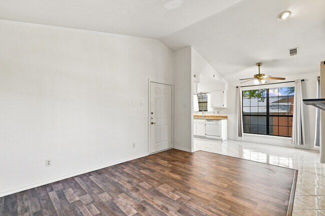 Foto del edificio - 5909 Lake Hubbard Pkwy