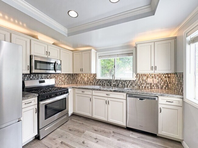 Foto del edificio - SD: Comfortable 3BD/2BA Home in Oceanside with Community Pool, 2-Car Garage & Walking Trails