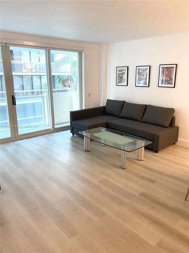 Foto principal - 9499 Collins Ave