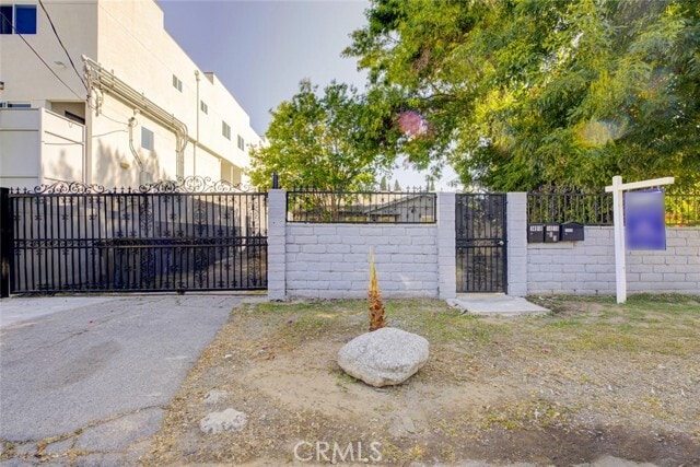 Building Photo - 14918 1/2-14912 Wyandotte St