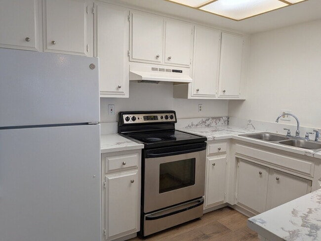 Building Photo - 9279 Corinthian Cir